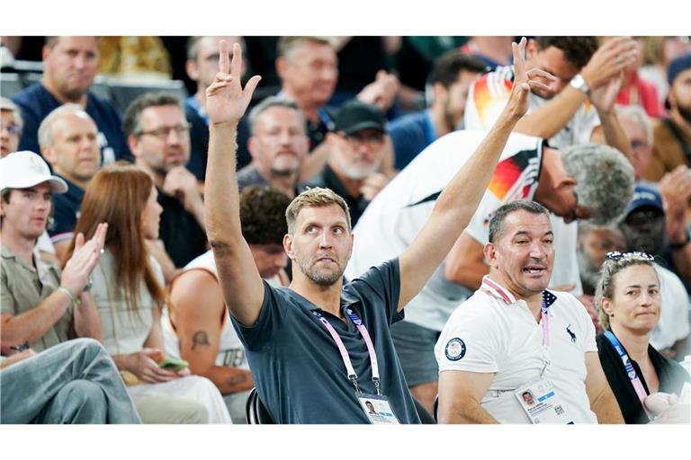 Dirk Nowitzki fiebert in Paris mit den deutschen Basketballern mit.