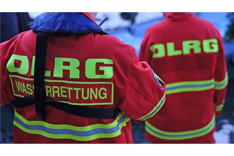 DLRG, Feuerwehr und Polizei mussten eine Leiche aus dem Oberen Ausee in Ulm bergen. (Symbolbild)