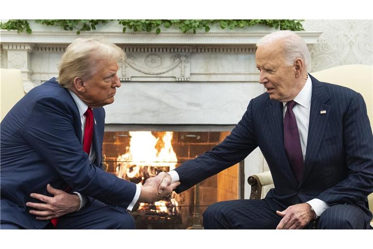 Donald Trump (links) mit US-Präsident Joe Biden