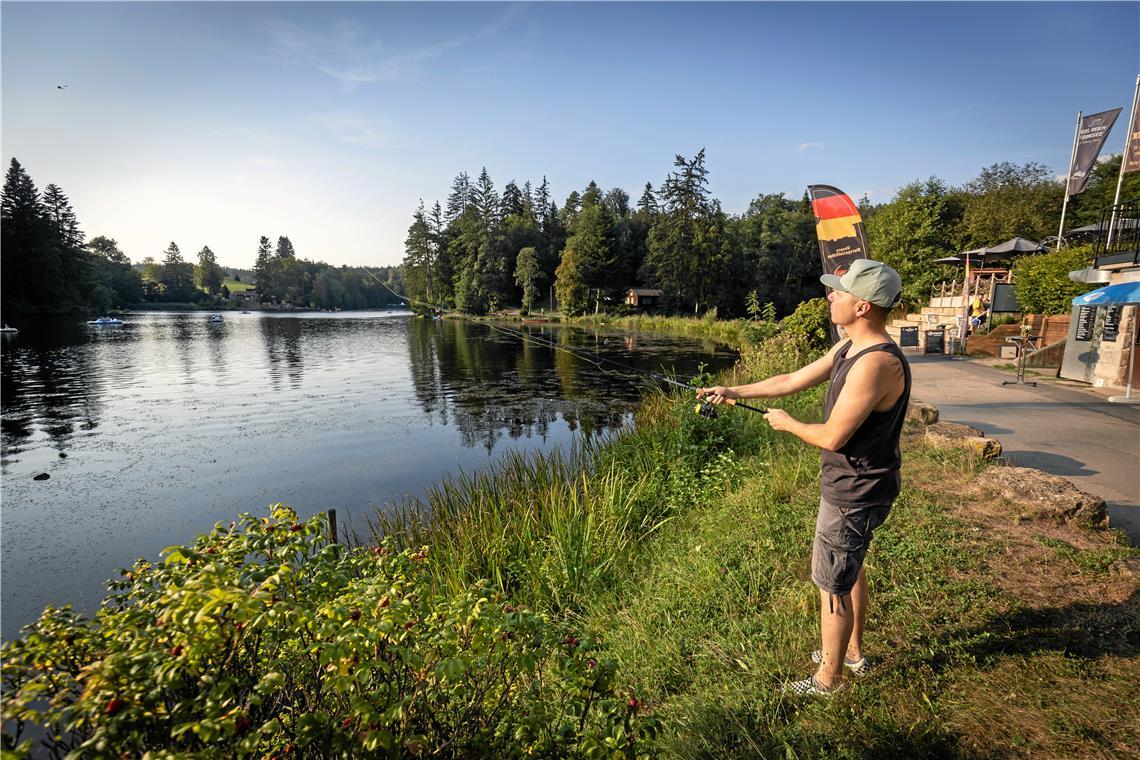 Dragoslaw Klein aus Backnang angelt gerne am Ebnisee.