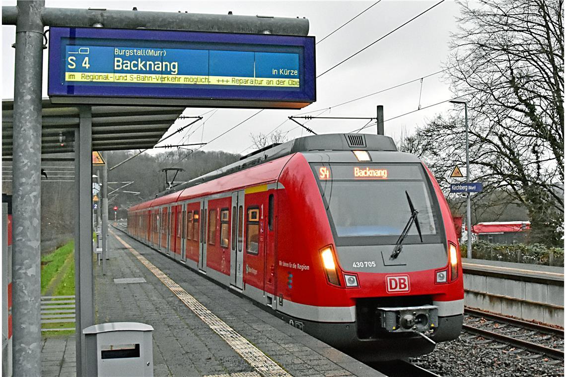 Durch Kirchberg an der Murr rollen seit Mitte Dezember wieder die S-Bahnen der Linie S4. Foto: Tobias Sellmaier