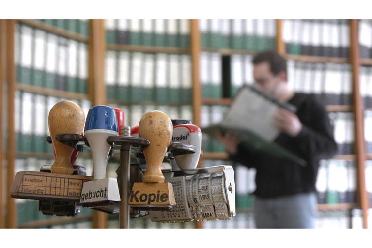 Durch verkürzte Aufbewahrungsfristen für Belege und rund 60 weitere Einzelmaßnahmen soll der bürokratische Aufwand für Unternehmen und Bürger sinken (Symbolfoto).