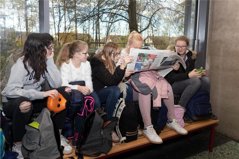 •Durch Zisch entdecken Schülerinnen und Schüler die Tageszeitung, wie hier im Max-Born-Gymnasiums vor gut sechs Jahren. Foto: Jörg Fiedler