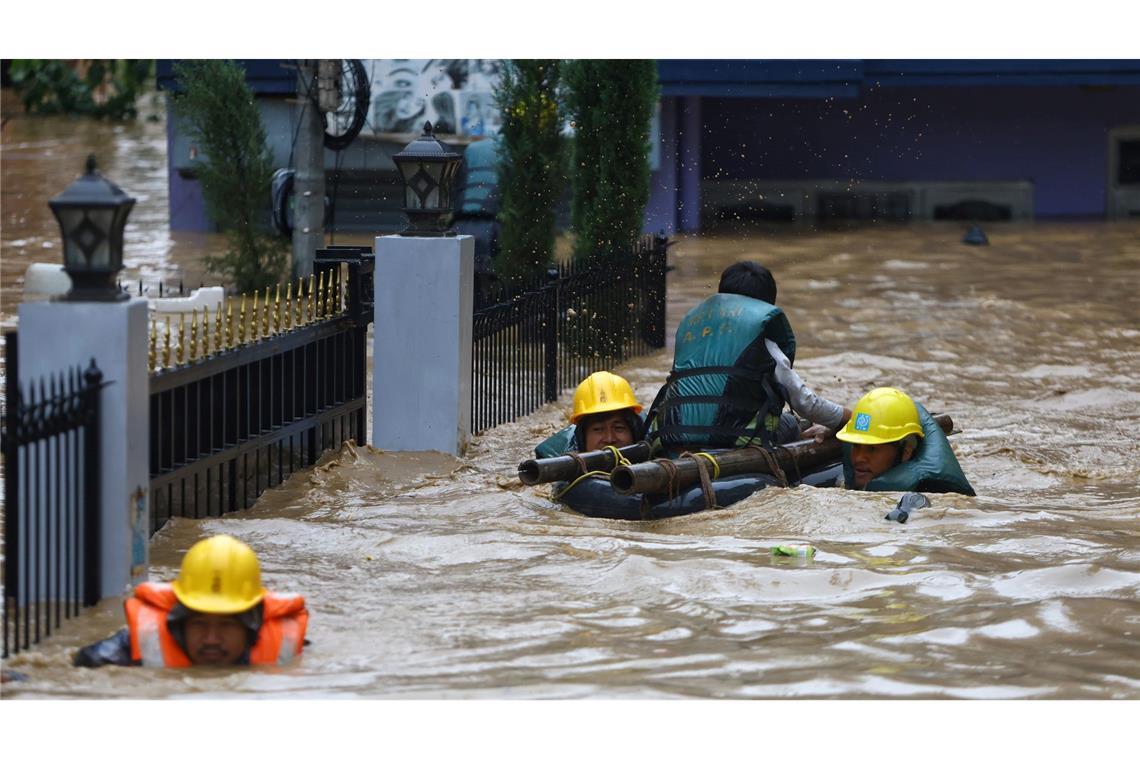 Dutzende Menschen sind laut Behördenangaben bei den aktuellen Überschwemmungen in Nepal ums Leben gekommen.