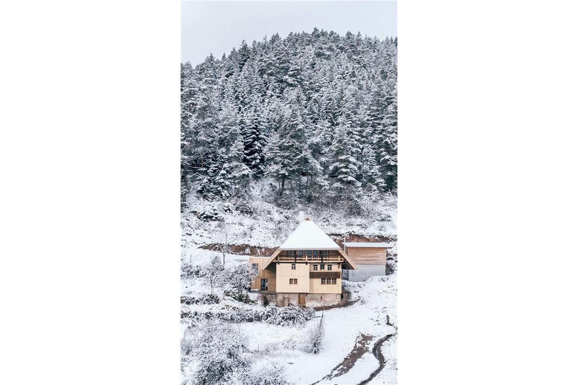 Ebenfalls im Schwarzwald, aber ein alter Bauernhof in Hornberg. Er wurde  von dem Architekten Hardy Happle meisterhaft revitalisiert.