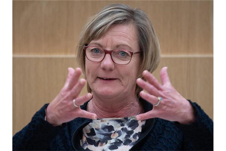 Edith Sitzmann, Finanzministerin von Baden-Württemberg, spricht im Landtag. Foto: Sebastian Gollnow/dpa