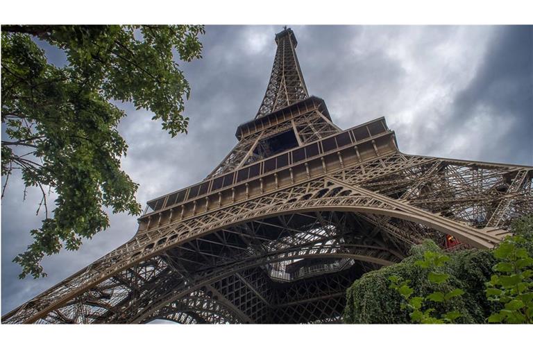 Eiffelturm in Paris. Spitzenpolitiker und Unternehmen beraten auf dem KI-Gipfel in Paris (Symbolfoto).