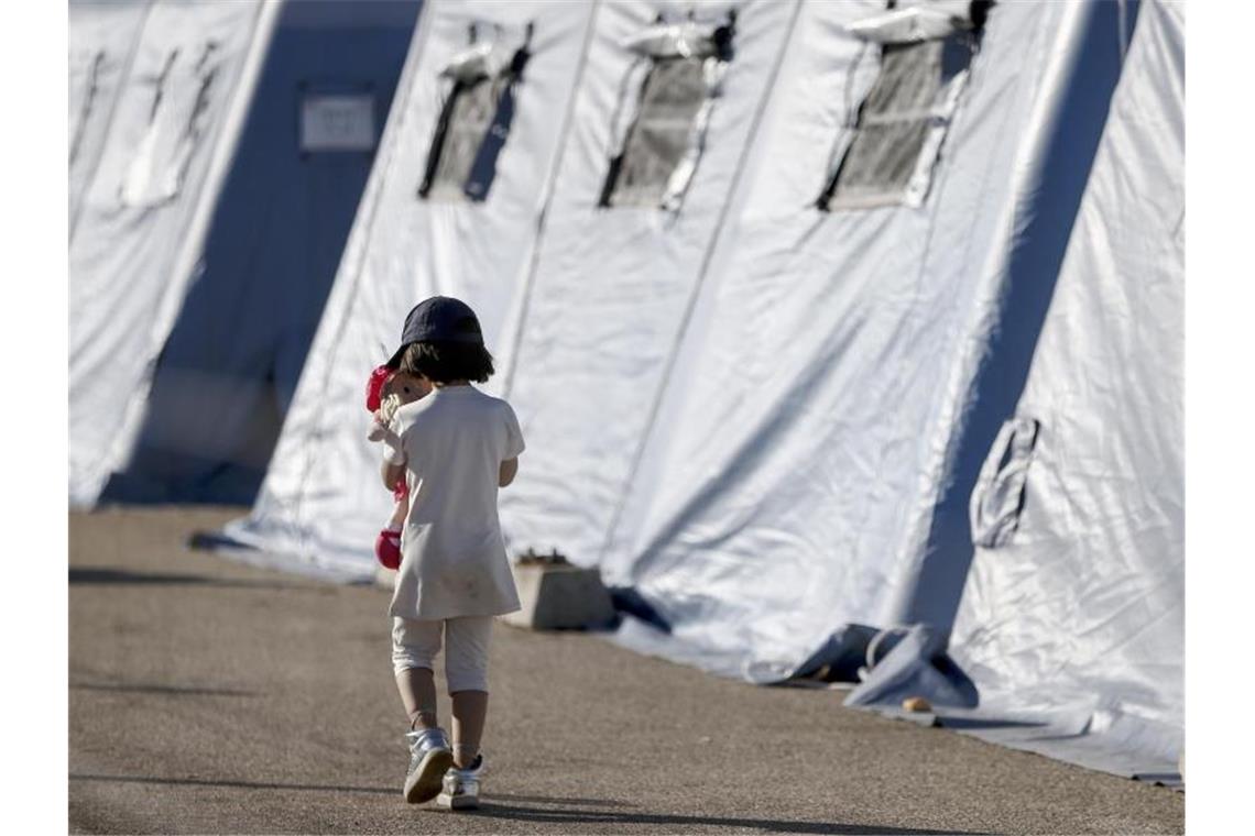 Ein aus Afghanistan geflüchtetes Kind im Einsatzzentrum des italienischen Roten Kreuzes, Croce Rossa Italiana (CRI). Foto: Cecilia Fabiano/LaPresse via ZUMA Press/dpa
