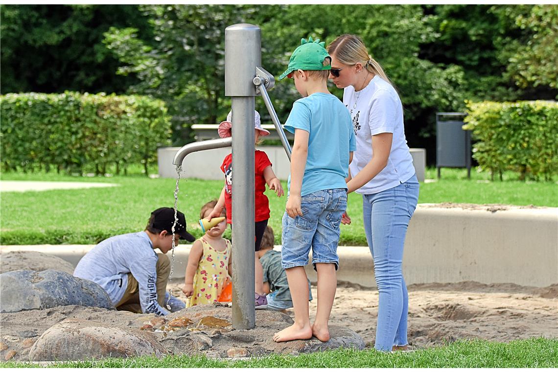 Ein beliebter Treffpunkt für Familien ist der Wasserspielplatz, mitten im Herzen von Backnang.