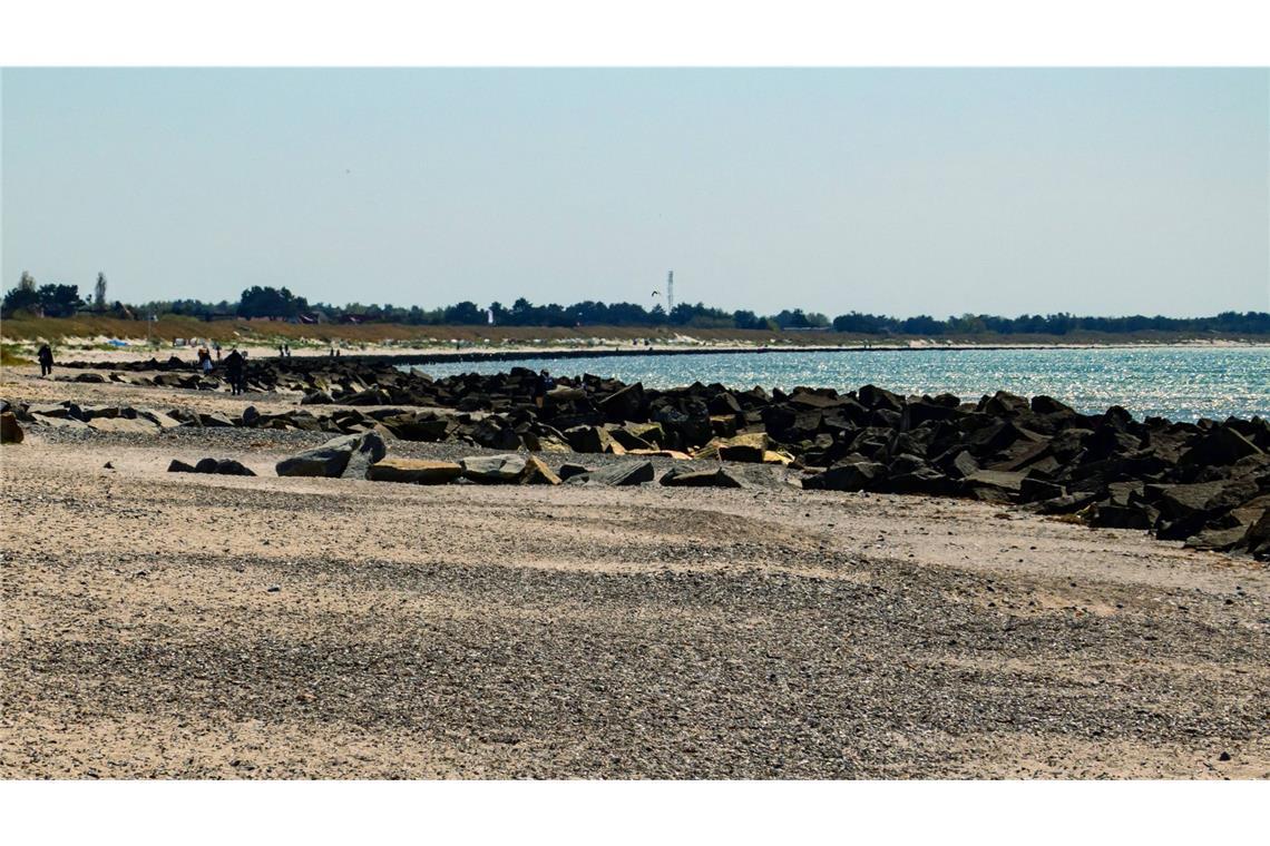 Ein betrunkener 68-Jähriger ist in Schleswig-Holstein mit seinem Auto in der Ostsee gelandet. (Symbolbild)