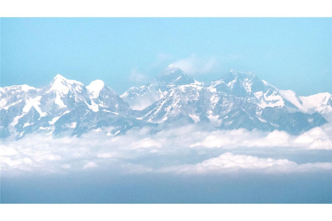 Ein Blick auf dem Flugzeug auf den Mount-Everest. (Foto Archiv)