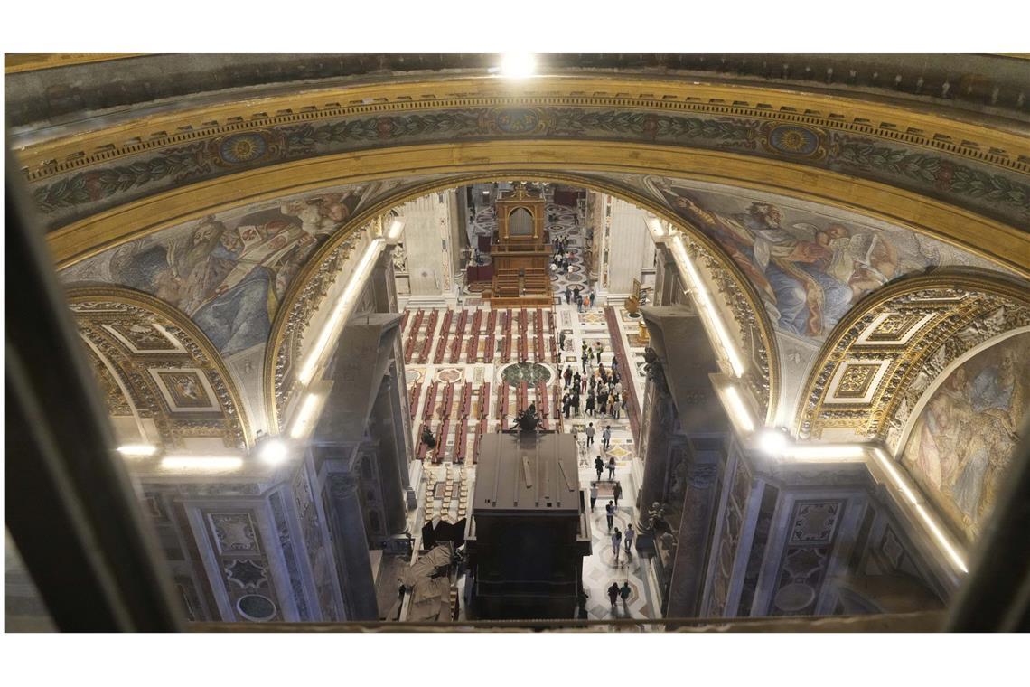 Ein Blick auf den Petersdom während der Pressevorschau der Ausstellung „Petros eni“, die Teil des Projekts „St. Peter’s Basilica: AI-Enhanced Experience“ ist.