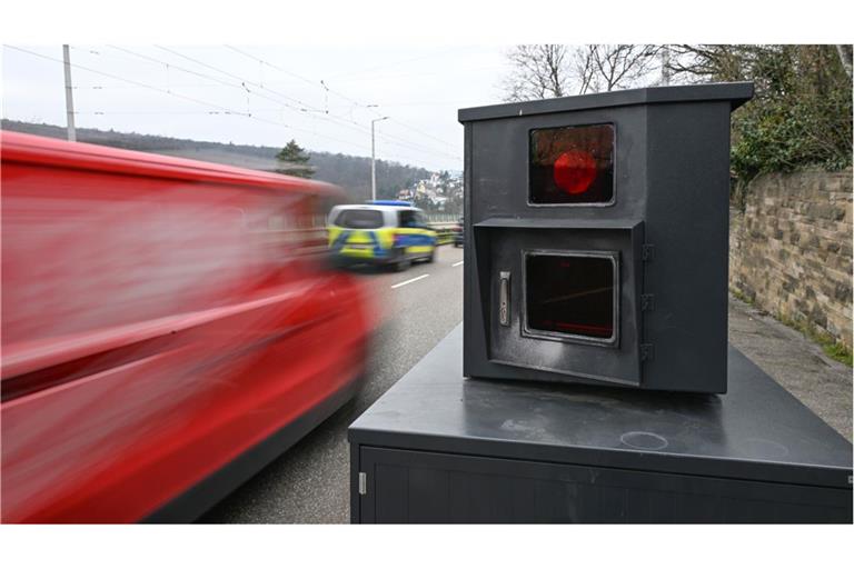 Ein Blitzer zur Geschwindigkeitskontrolle: Der Berliner Senat und die Polizei wollen Geschwindigkeitskontrollen auf den Straßen ausbauen (Symbolfoto).