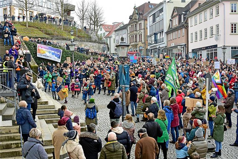 Ein Bündnis aus den Ortsverbänden verschiedener Parteien, Vereinen und Initiativen hat die Veranstaltung unterstützt. Foto: Tobias Sellmaier 