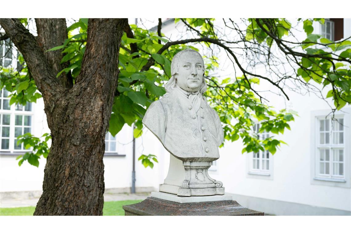 Ein Denkmal erinnert in Herrnhut an Nikolaus Ludwig Graf von Zinzendorf, der protestantischen Glaubensflüchtlingen Asyl in der Lausitz bot.(Archivfoto)