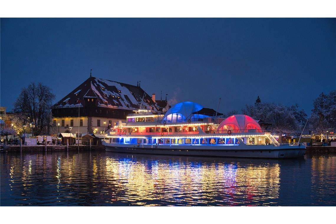 Ein eigenes Weihnachtschiff steht auch bereit.