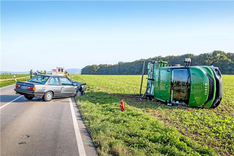 Ein Fahrzeug kam bei dem Unfall von der Straße ab. Foto: 7aktuell.de/Kevin Lermer