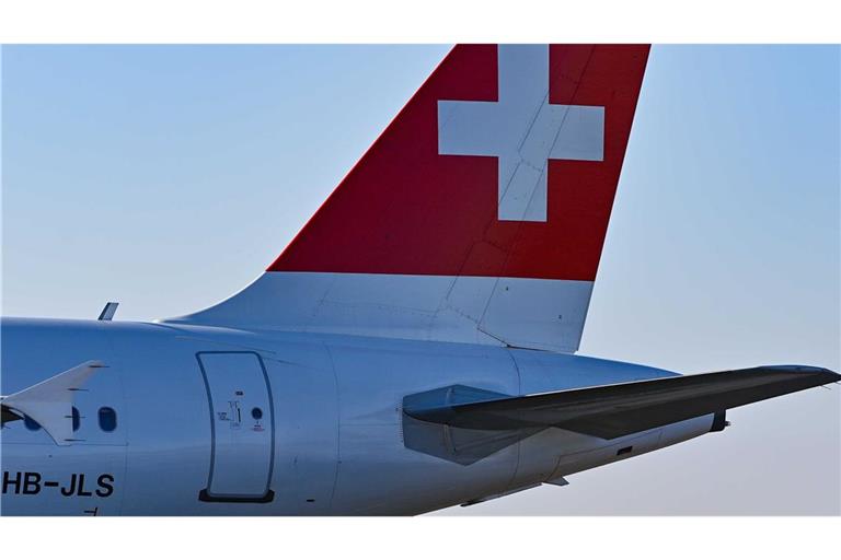 Ein Flugbegleiter von Swiss ist nach einer notfallmäßigen Landung gestorben (Archivbild).