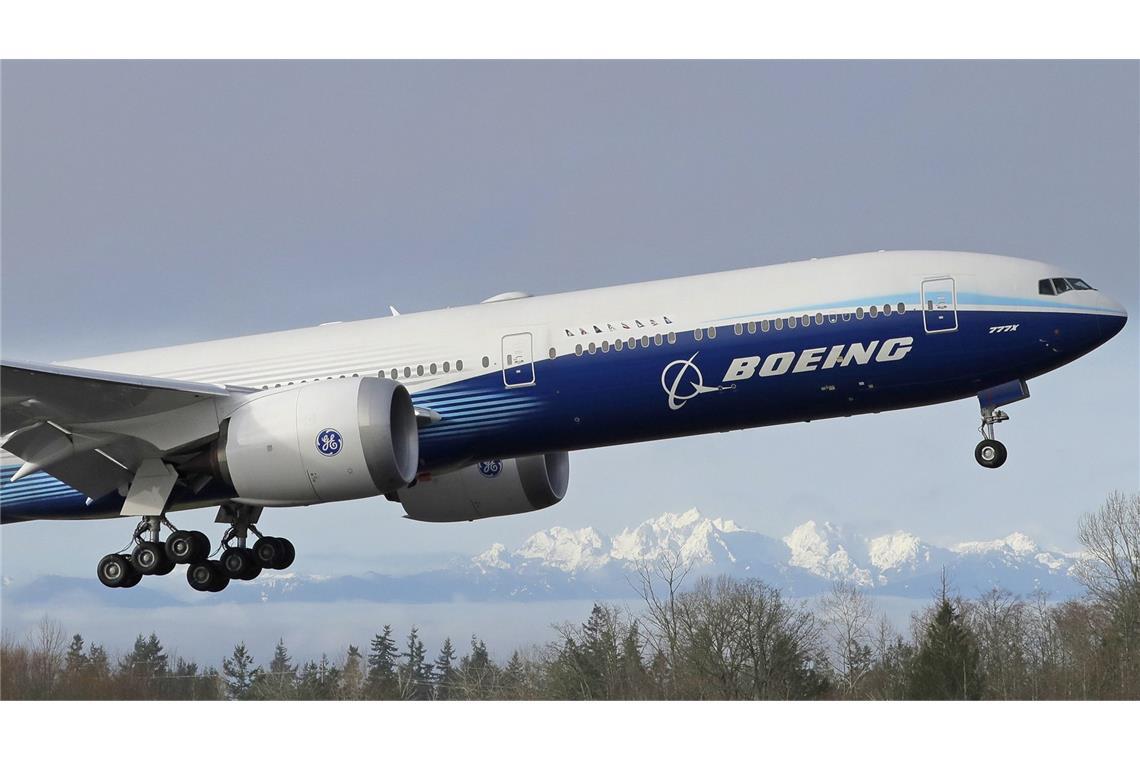 Ein Flugzeug vom Typ Boeing 777X startet zu seinem Erstflug. (Archivbild)