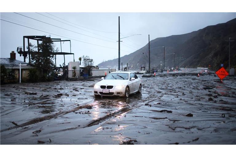 Ein heftiges Unwetter hat in der US-Metropole Los Angeles für Überschwemmungen gesorgt.