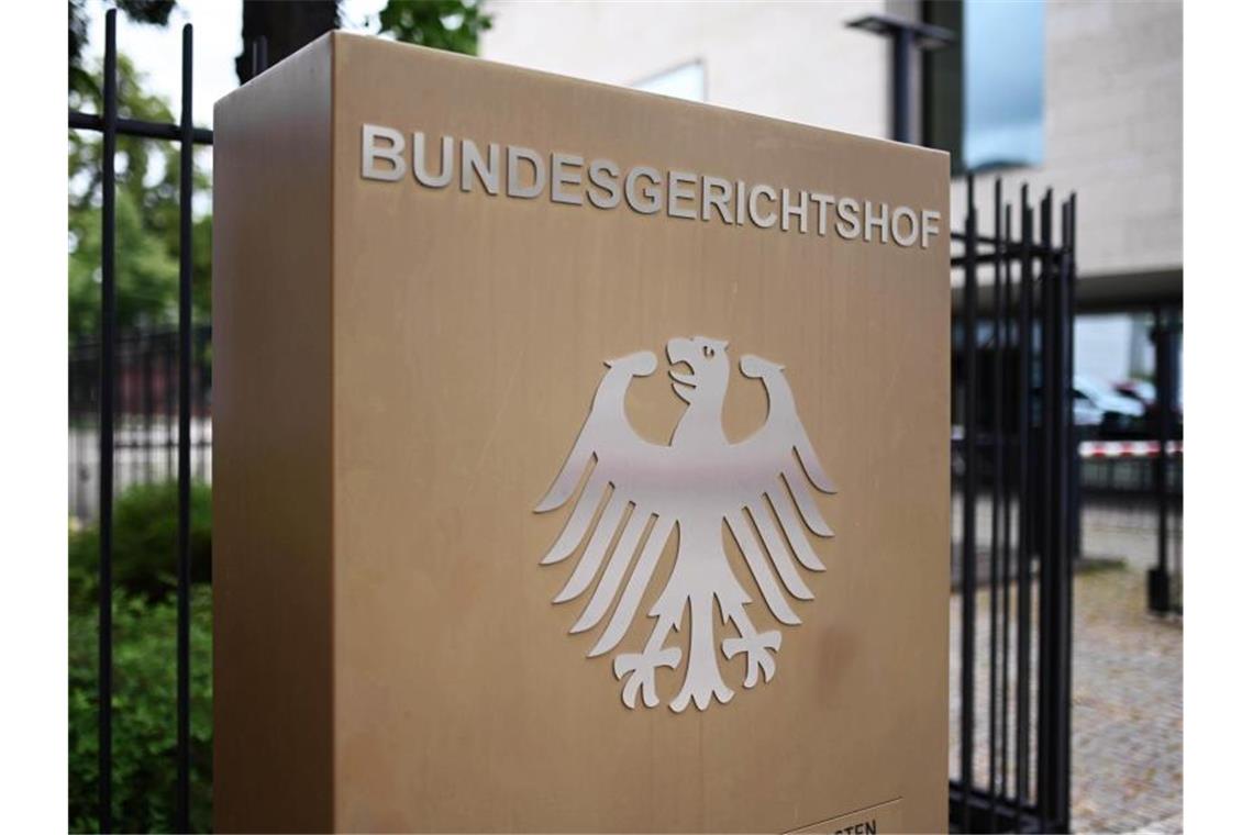 Ein Hinweisschild mit dem Bundesadler und dem Schriftzug Bundesgerichtshof. Foto: Uli Deck/dpa/Symbolbild