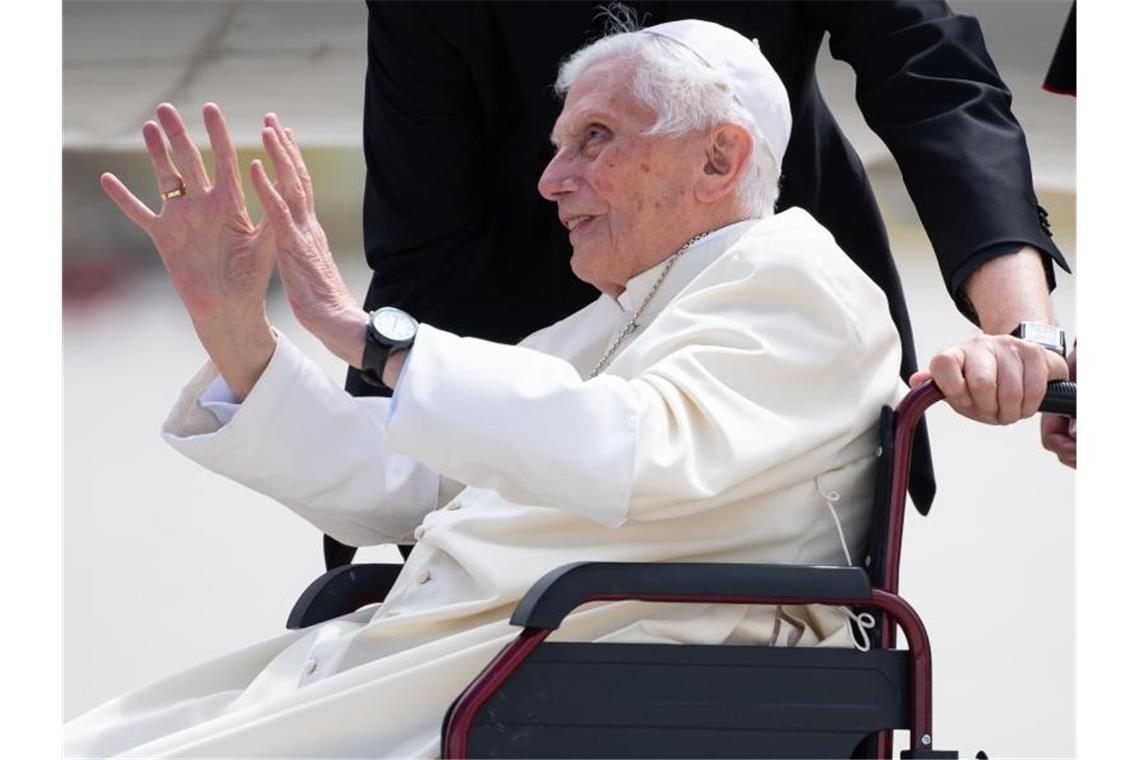 Bericht: Kirchendokument belastet früheren Papst Benedikt Ein Kirchendokument belastet den früheren Papst Benedikt XVI. im Missbrauchsskandal. Foto: Sven Hoppe/dpa-Pool/dpa/Archivbild