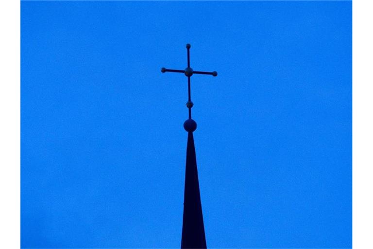 Ein Kirchenkreuz. Foto: picture alliance / dpa/Archivbild