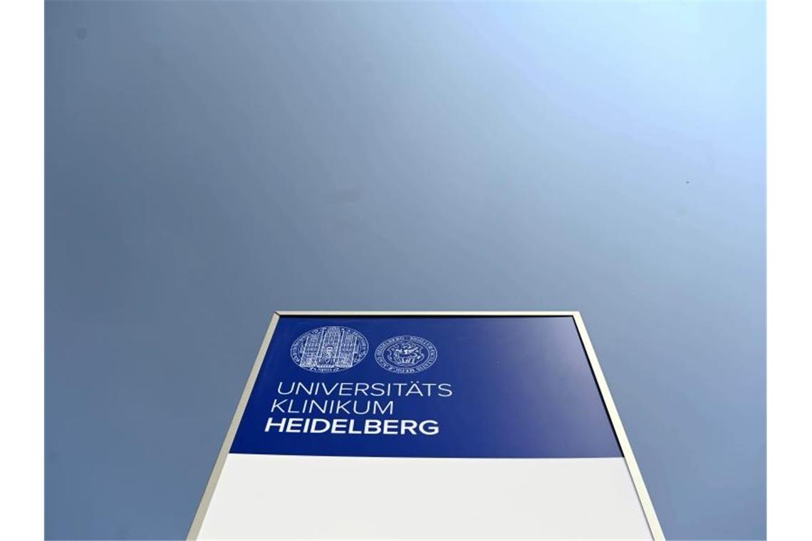 Bericht zur Bluttest-Affäre gerichtlich gestoppt Ein Logo des Universitäts Klinikum Heidelberg. Foto: Uli Deck/dpa/Archivbild