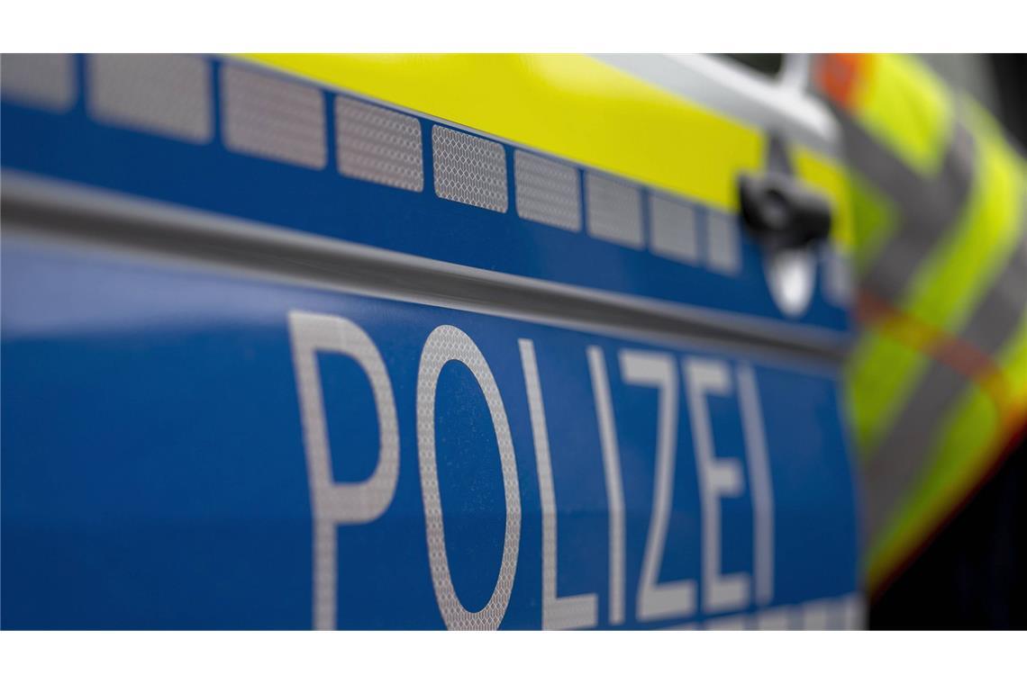 Ein Mann rief am Dienstagabend die Polizei, weil er in einer Wohnung die Schreie einer Frau gehört habe. (Symbolbild)