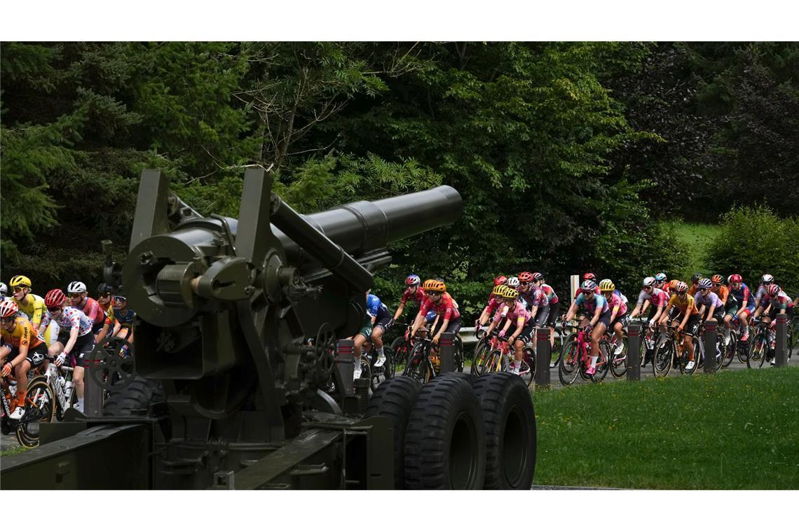 Ein Massensturz hat die Reihenfolge der Tour de France der Frauen verändert.