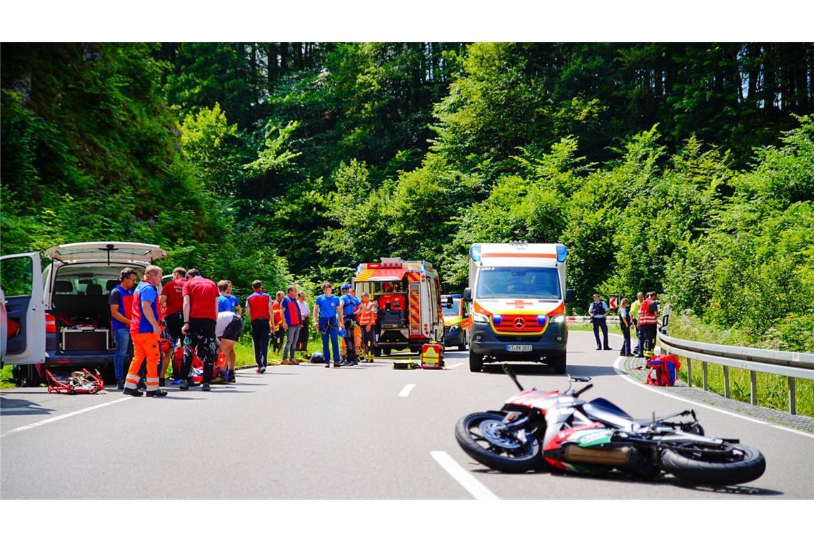 Ein Motorradfahrer ist bei einem Unfall schwer verletzt worden.