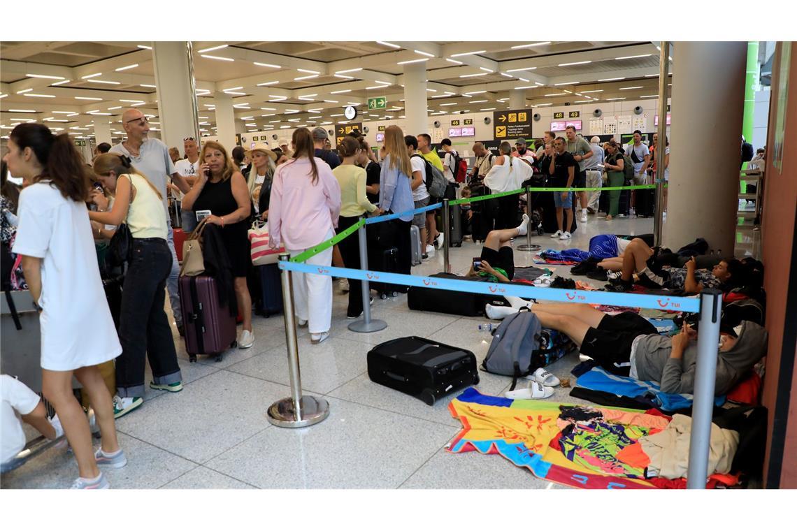 Ein noch schlimmeres Unwetter, das für die Nacht und den Donnerstag vorhergesagt wurde, machte zum Glück einen Bogen um Mallorca. Es gab nur noch Verspätungen und einige wenige Flugstornierungen.