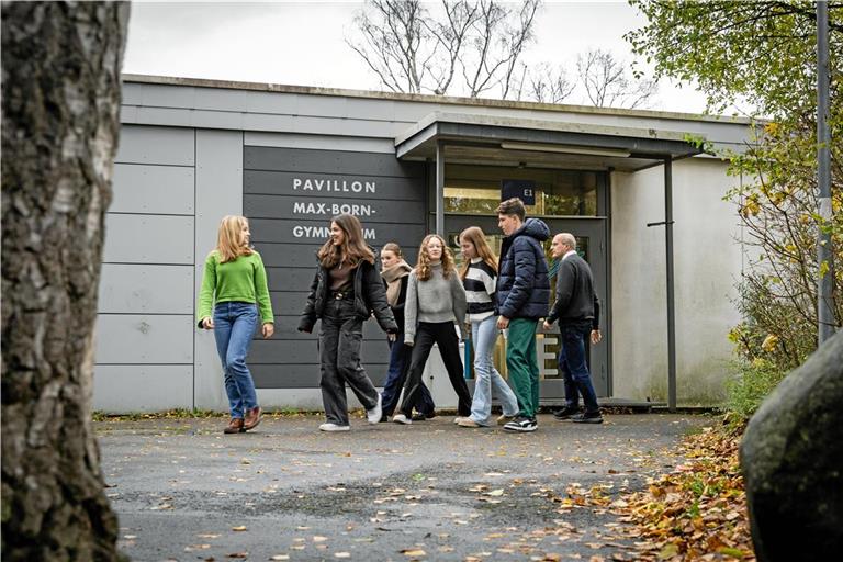 Ein Provisorium, das schon sehr lange hält: Jetzt will die Stadt den Pavillon des Max-Born-Gymnasiums durch einen Neubau ersetzen. Foto: Alexander Becher