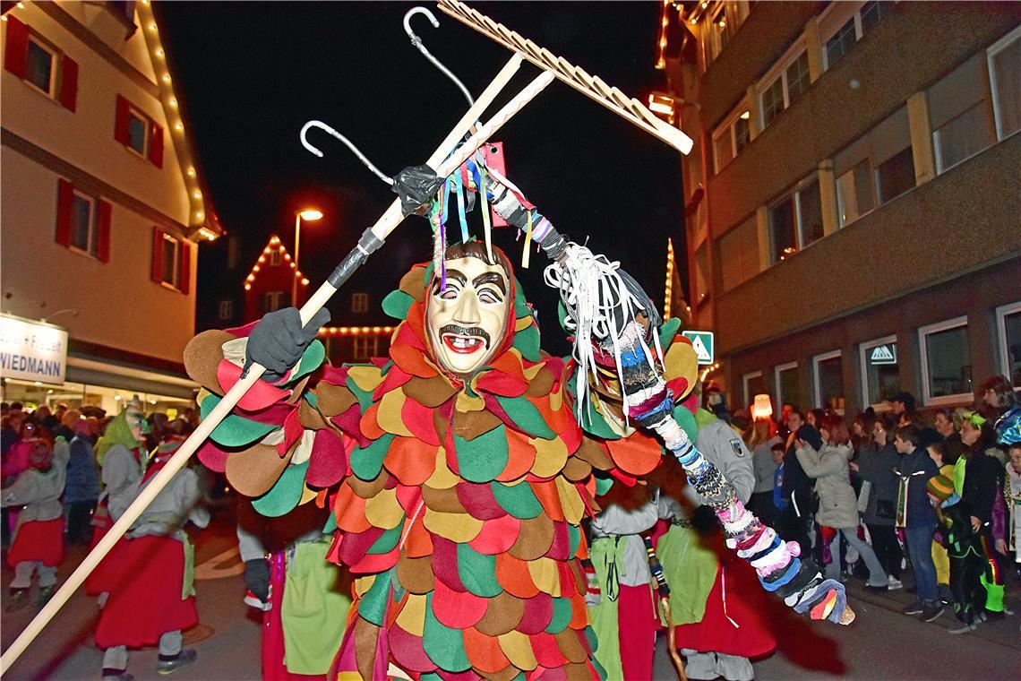 Ein Rechaspitzer aus Althütte. Murreder Nachtumzug durch die Innenstadt von Murr...