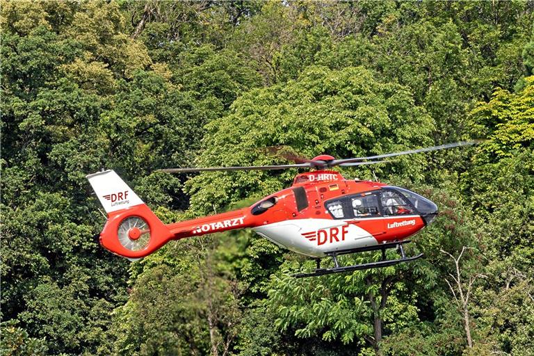 Ein Rettungshubschrauber brachte den Schwerverletzten ins Krankenhaus. Symbolfoto: Alexander Becher