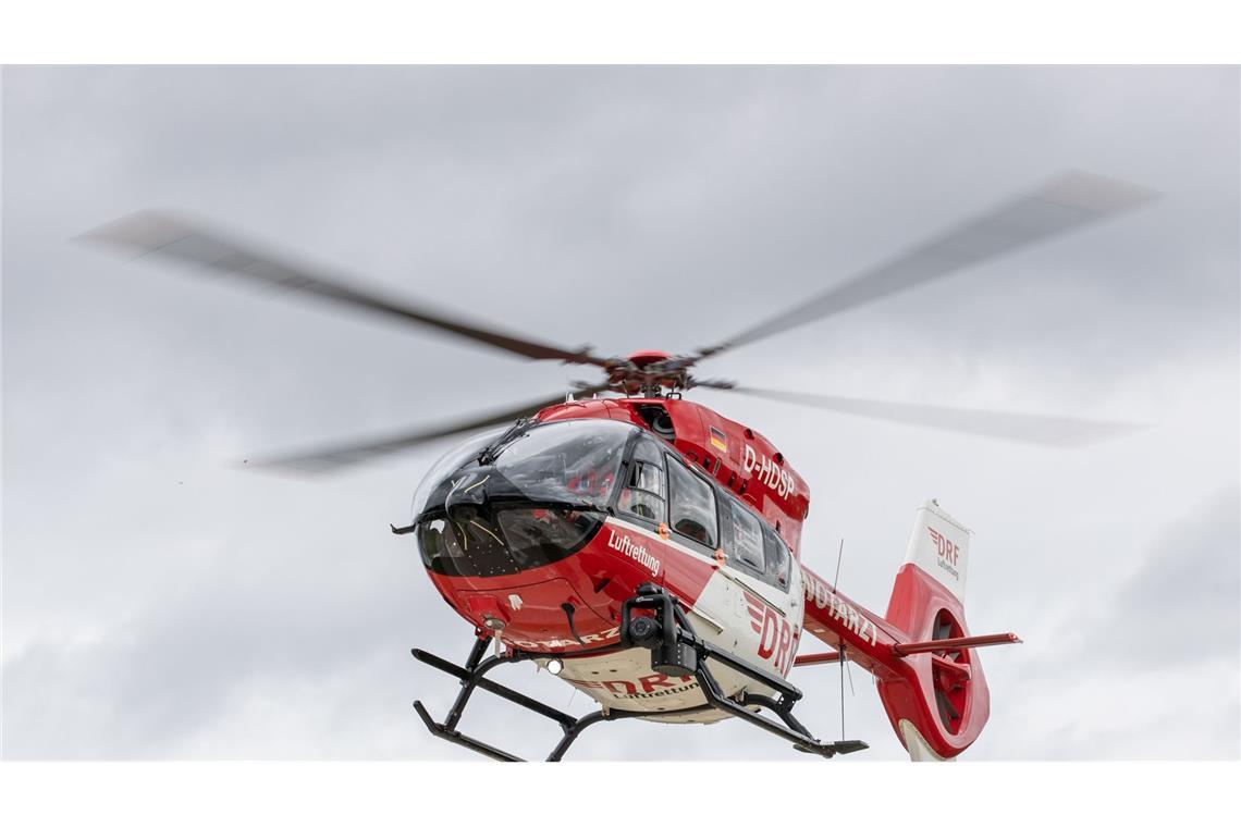 Ein Rettungshubschrauber brachte den Verletzten in eine Klinik. (Symbolfoto)