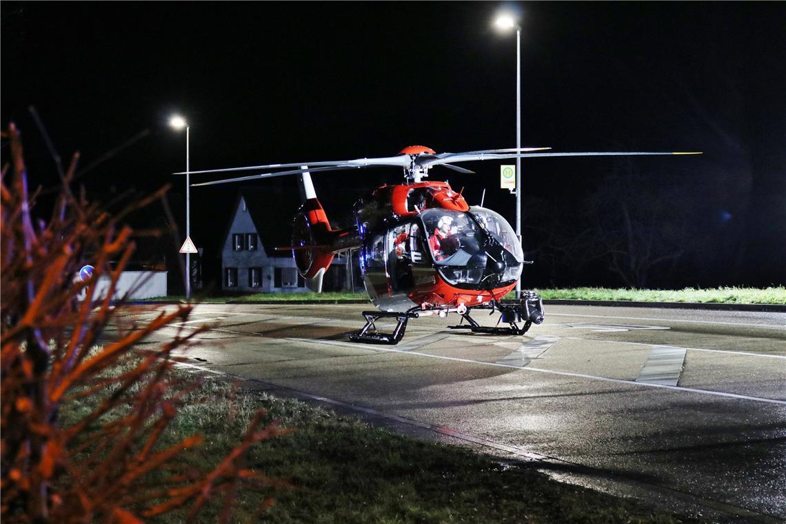 Ein Rettungshubschrauber bringt den Schwerverletzten in ein Krankenhaus. Foto: 7aktuell.de | Kevin Lermer