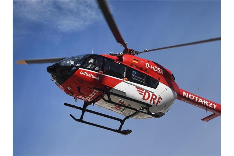 Ein Rettungshubschrauber im Einsatz. Foto: Stefan Sauer/dpa-Zentralbild/ZB/Symbolbild