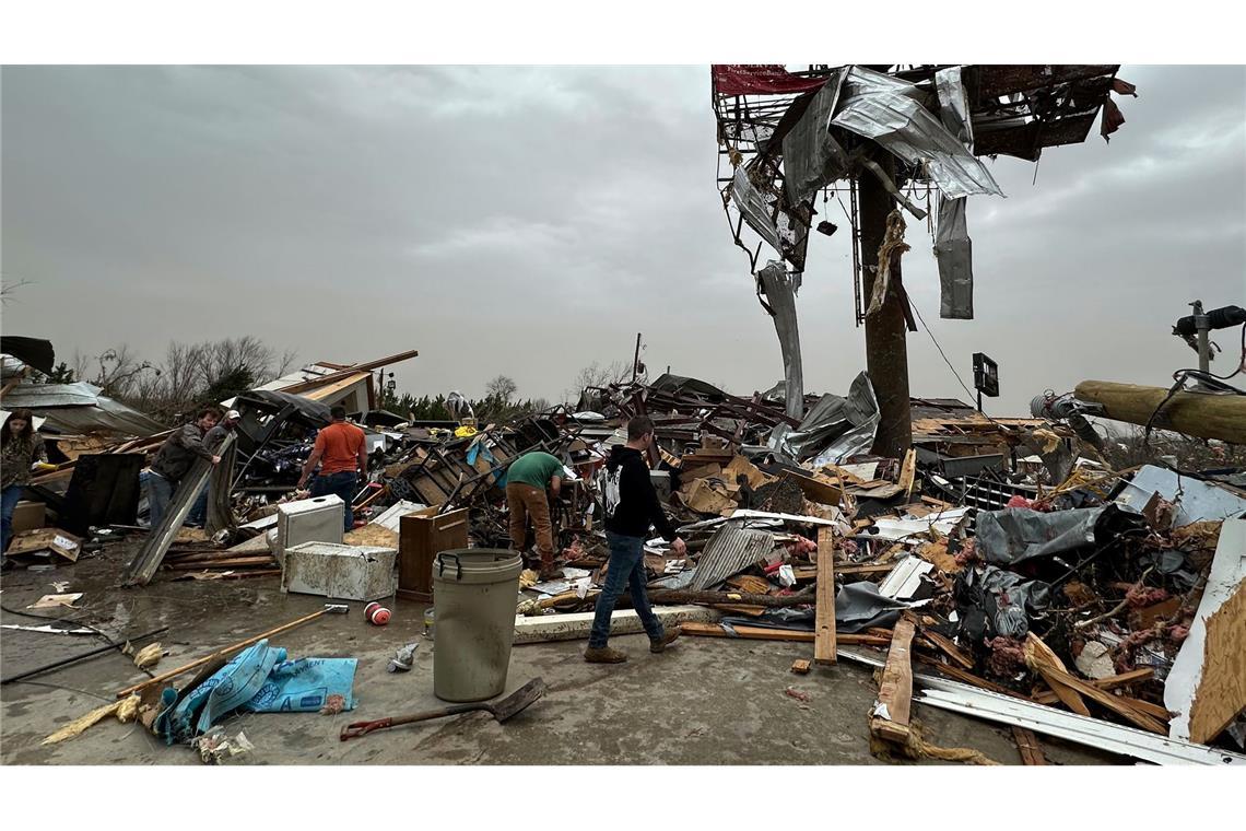 Ein schweres Unwetter hinterlässt im Ort Cave City in Arkansas Trümmer.