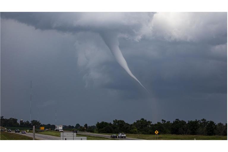 Ein Tornado ist am 25. Juni 2024  in der Nähe von Cedar Rapids im US-Bundesstat Iowa zu sehen.