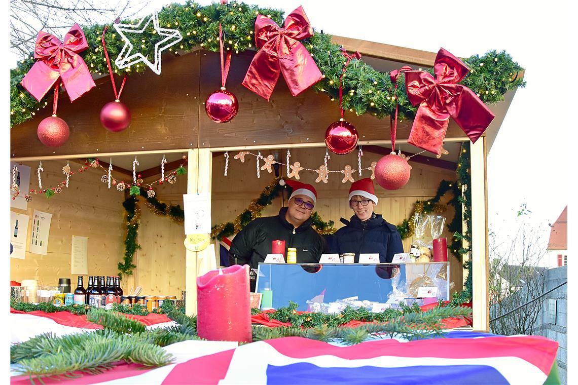 Ein very britishes Merry Christmas am Stand des Partnerschaftsverein Backnang-Ch...