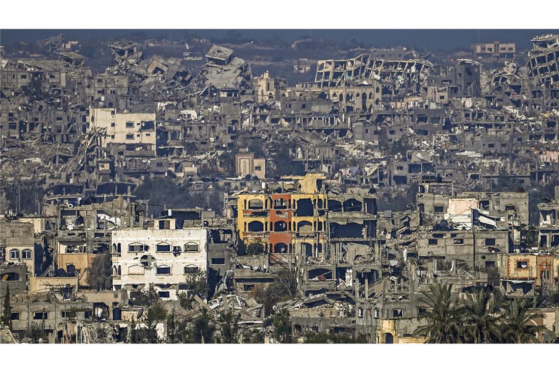 Ein zerstörter Teil von Gaza-Stadt, vom Süden Israels aus gesehen. (Archivbild)