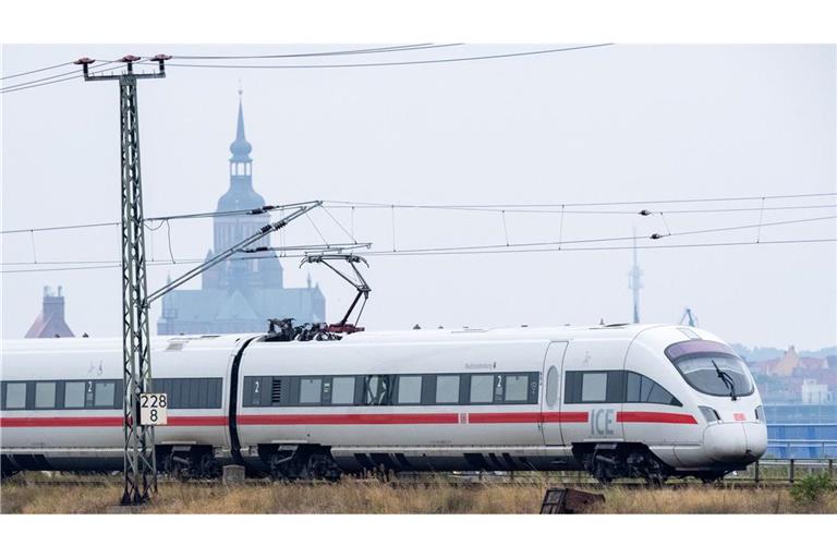 Ein Ziel des Sanierungsplans ist mehr Pünktlichkeit der Bahn. (Archivbild)