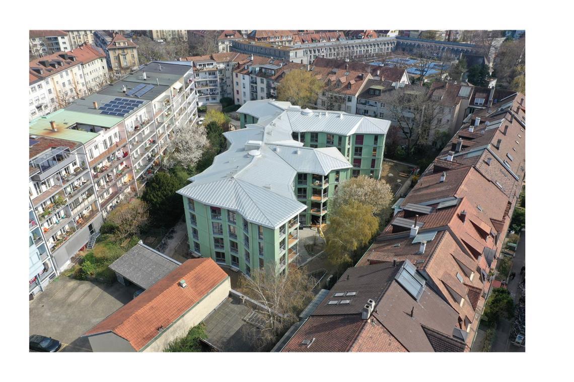 Eine Belobigung ging nach Basel für die Verdichtung eines Hofes – die „Hofbebauung im Wettsteinquartier“ durch jessenvollenweider architektur aus Basel,Bauherrin ist die Wohnstadt, Bau- und  Verwaltungsgenossenschaft, ebenfalls aus Basel. 36 Wohneinheiten wurden neu geschaffen.