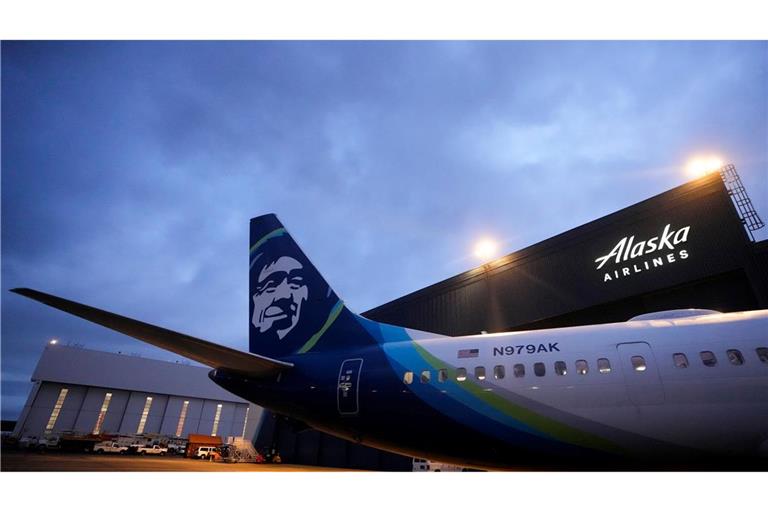 Eine Boeing 737-9 Max von Alaska Airlines auf dem Seattle-Tacoma International Airport.