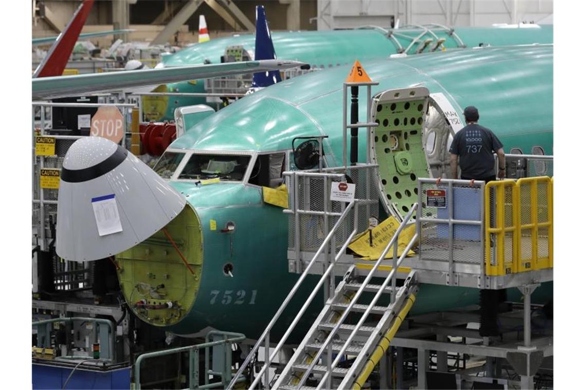 Boeing-Chef Muilenburg stürzt über 737-Max-Debakel Eine Boeing 737 MAX 8 in der Montageanlage in Renton (USA). Foto: Ted S. Warren/AP/dpa