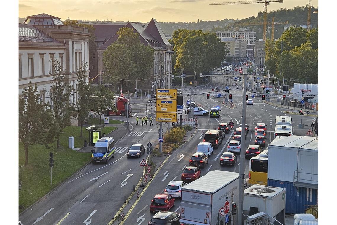 Eine Einsatzfahrt in der Innenstadt hat auf dem Gebhard-Müller-Platz ein abruptes Ende gefunden.