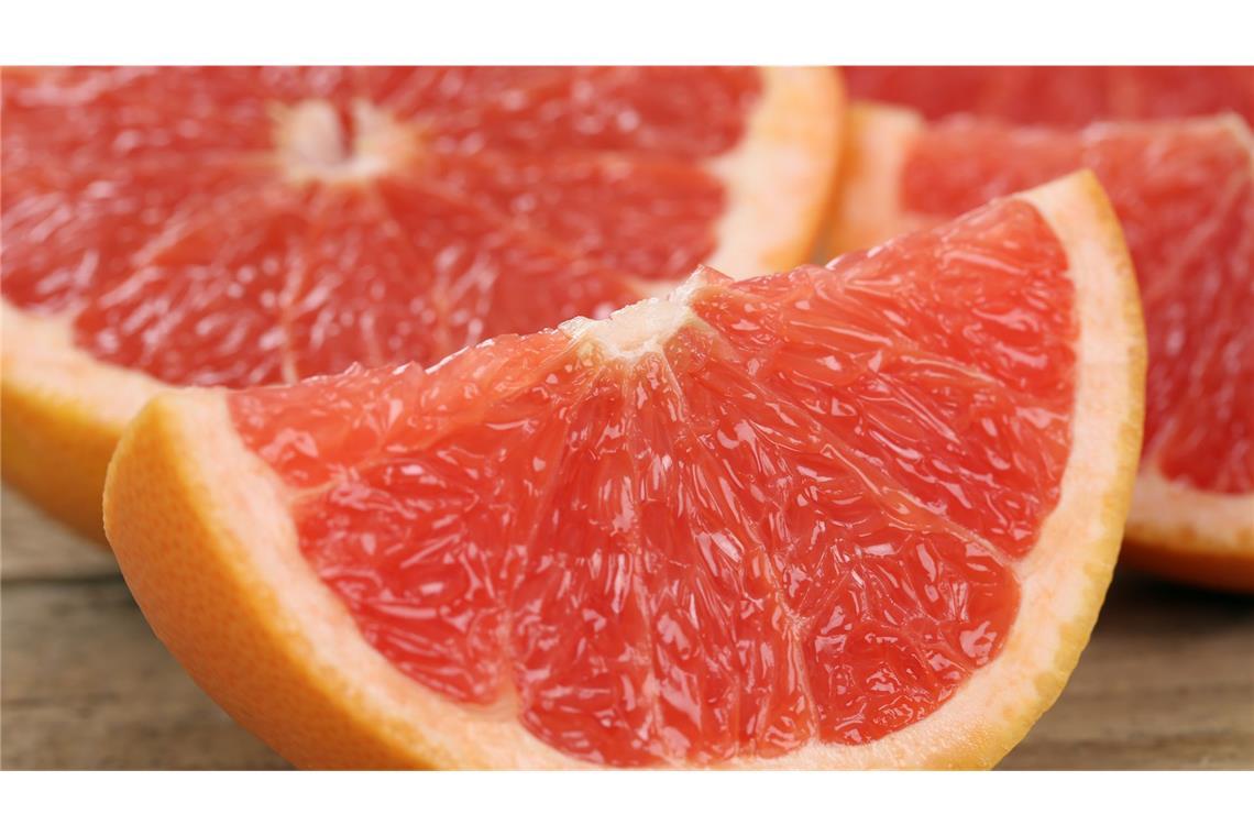 Eine halbe Grapefruit enthält die gesamte Tagesmenge an Vitamin C, die der Körper benötigt.