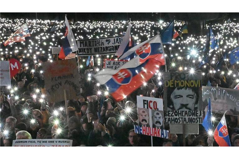 Eine Hauptforderung der Demonstranten war der Rücktritt von Ministerpräsident Fico.