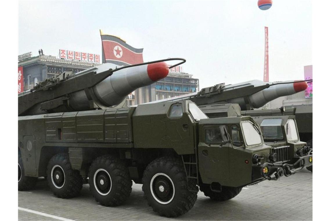 Eine nordkoreanische Musudan-Rakete wird bei einer Militärparade durch die Straßen von Pjöngjang gefahren. Foto: KCNA/Yonhap